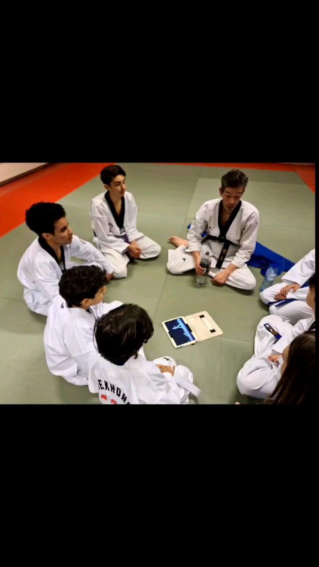 Our project on the values of sport continues. We were invited by the club @academyfungsingtaekwondo to explain the project, train and test our values tools. Many thanks to the participants and the club. Soon the meeting in Seville.